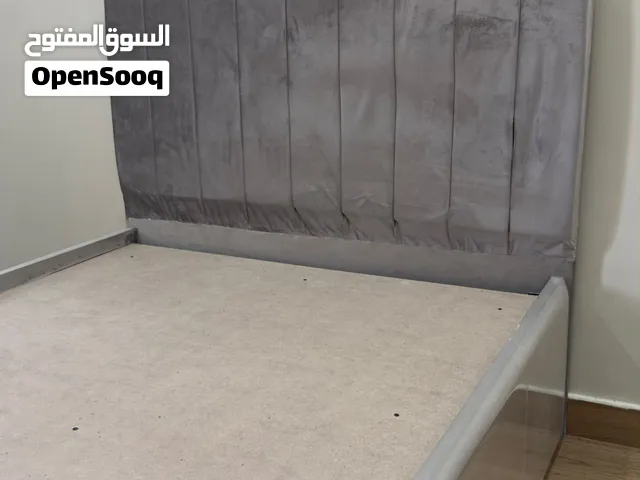 سرير مستعمل للبيع