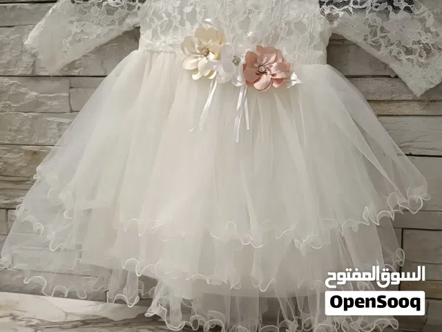 فستان ابيض  مع الحذاء
