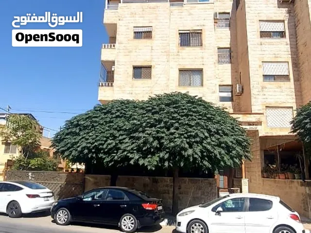 شقة للبيع مع الروف في ارقى مناطق الجندويل بالقرب من مطعم بيت المفتول