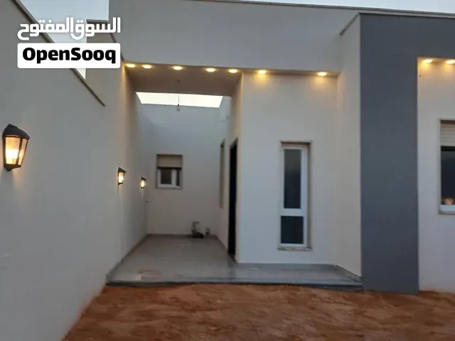 منزل متكون من دارين وسط حوش ومطبخ وحمام ومنور بناء اساس ربط وسقف سوليتة   اسكن طول تشطيب حديث   متلث