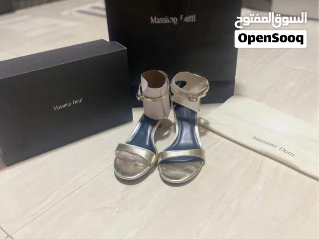 صندل ماسيمو دوتي أصلي لون سيلفر – جديد مع البوكس والكيس و شنطة لاكوست أصلية لون زهري – حالة ممتازة
