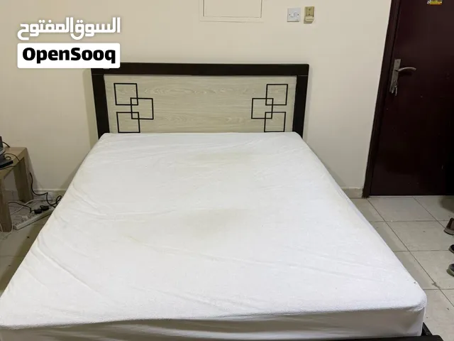 سرير نوم كبير مع المرتبه