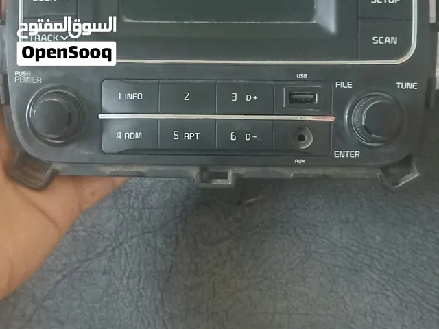 مسجل سيارة أصلي للبيع المسجل شغال وجميع وظائفه ممتازة، ونظيف وحالته جيدة.