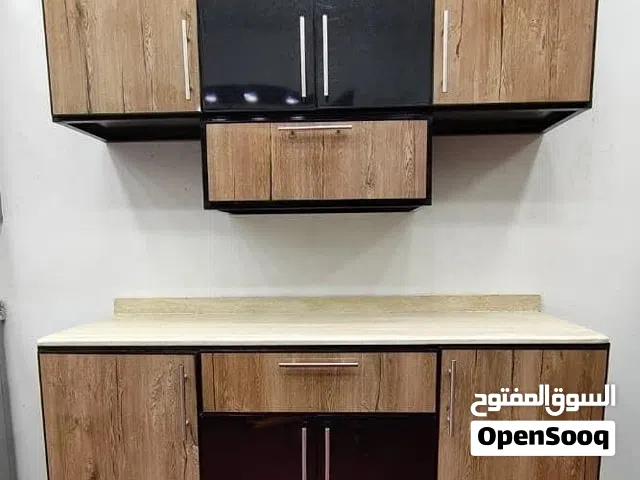 مطبخ ألوميتال عملي جداً وشكله يخطف العين بفضل إضاءة السبوتات اللي بتميزه جددي مطبخك بلمسة فنية انيقة