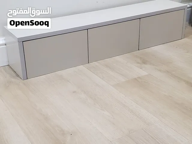 رف تعليق مقاس (90 سم) بثلاثة أدراج للمداخل والصالات وغرف النوم