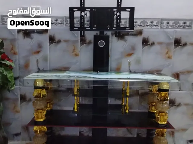 ميز تلفزيون زجاج مضلل مع ستاند التلفزيون السعر 45 الف وبي مجال بسيط لمعرفة التفاصيل مراسله هذا الرقم