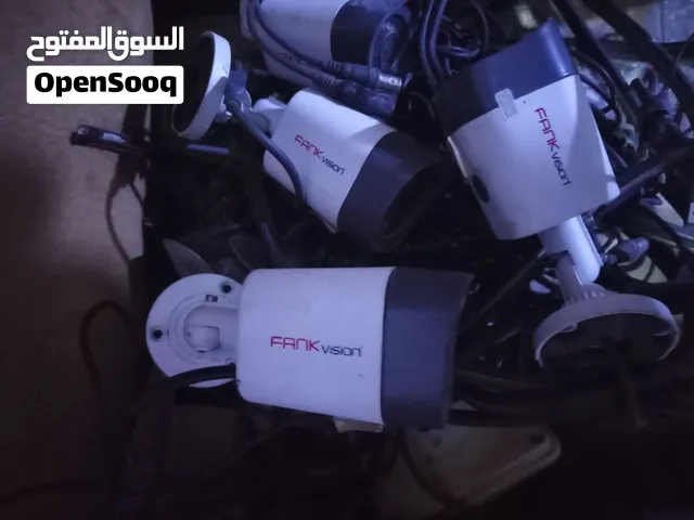 كاميرات مراقبة عدد 6 اربعة حديثات و ثنين قديمات وياهم الستلايت مالتهم ثنين و كيبلات منوعه