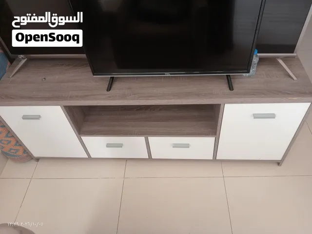 طاولة تلفزيون