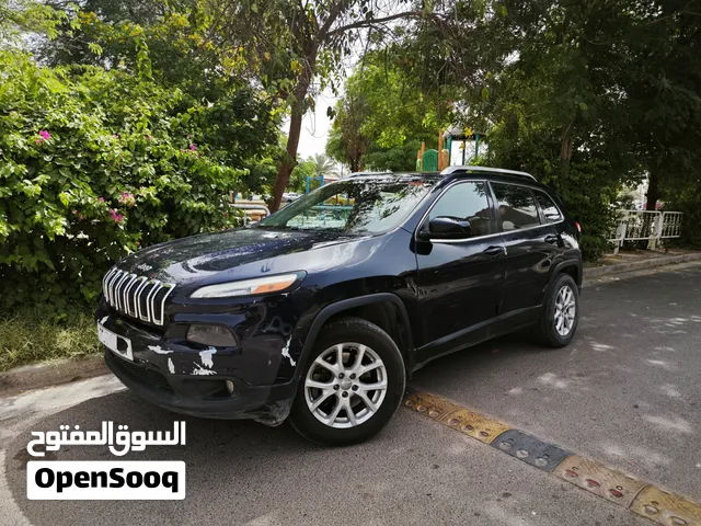 جيب شيروكي لاتيتيود (بزون) 2014 فول مواصفات بسعر مناسب