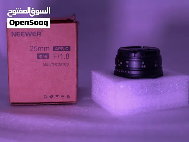 عدسة كامرة نيكون مايكرو