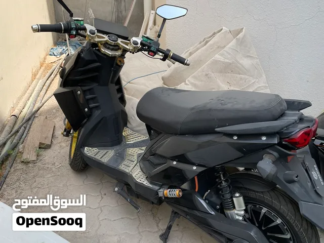 دراجتين كهرباء شبة جديد ونظيفة