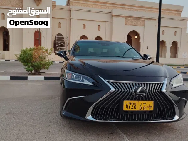لكزس ES 350 موديل 2020  فرصة ذهبيه  صالون /وارد امريكي وحادث بسيط جدا ونظيفه نظيفه ..  للجاديين