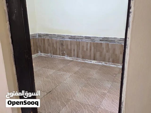 بيت للأجار قريب من السوق القريب من الشارع العام وقريب من الكليه المهنيه البحريه في الخابوره 5دقايق