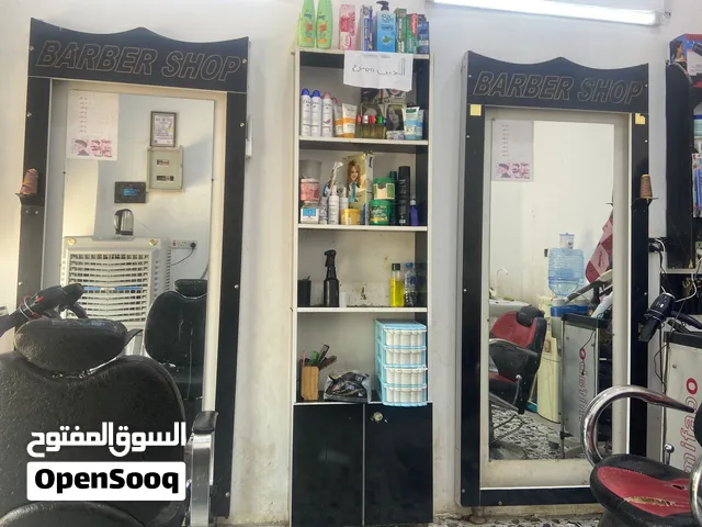 محل أدوات ومرايه وكراسي وكلشي موجود للبيع مستعجل