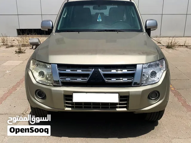 ميتسوبيشي باجيرو 2014 بحالة ممتازة مع مواصفات خليجية للبيع بنظام التقسيط الشهري بدون تعقيدات بنكية