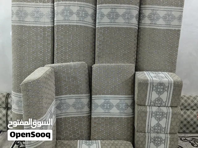 للبيع مساند مع  3 تكايات  اسفنج سعودي مقاس 11 متر
