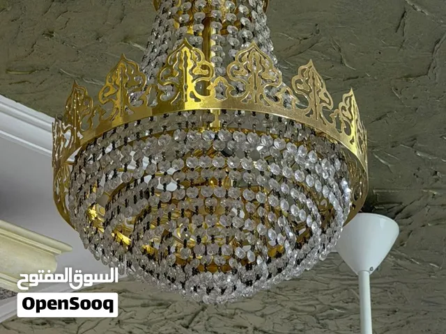 ثريات عدد 2نفس الشكل مستعمل  جدا نضيفات السعر سعر الوحده 75الف  وايذا 2 /140الف  العنوان البصره حي ا