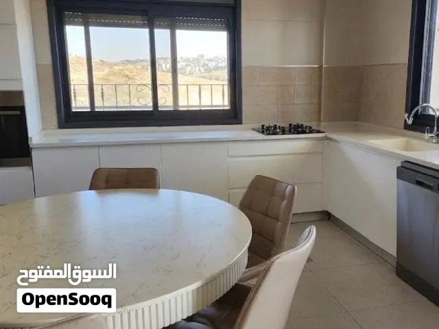 مطبخ ايبوكسي كامل مع شايش كيسار وسفرة و 6 كراسي في حاله ممتازة