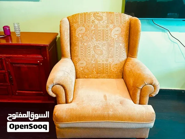 كرسي فوتيل بحالة الجديد تقريباً ًلم يستعمل للبيع بسبب السفر