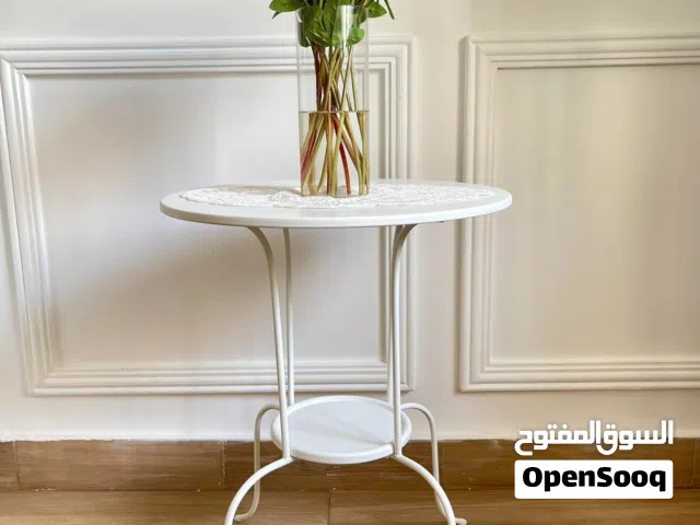طاولة ايكيا جانبية