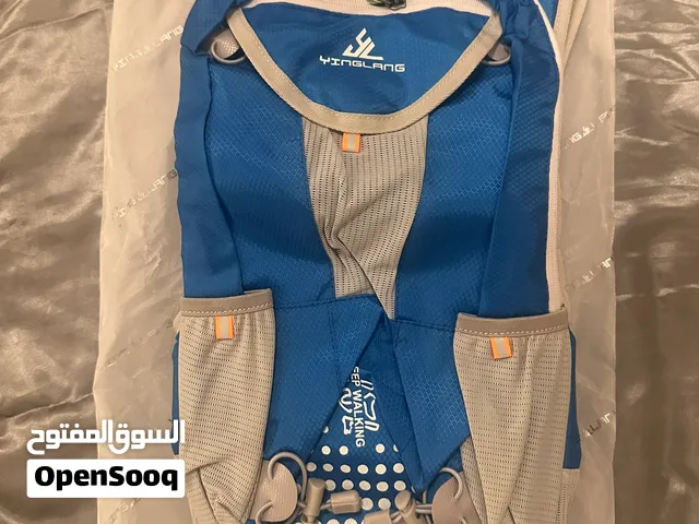 حقيبة ظهر مناسبة لرياضة المشي والجري وركوب  الدراجات الجبلية تحتوى على عدة جيوب