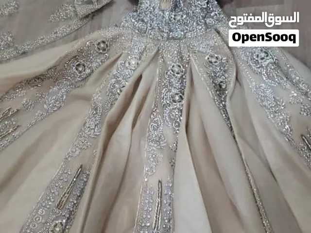 فستان ذهبي من ارقى واحلا خياط فستان ذهبي جرز مع الطرحه يلتبس ليوم الذهب في الواقع اجمل بكثير ملبوس م