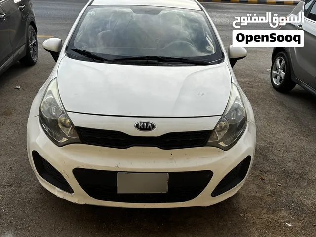 سيارة كيا ريو هاتشباك 2015 للبيع بالرياض حالة ممتازة