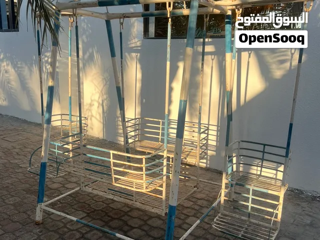 للبيع مرجوحه مستعمله فتره بسيطه يبغى لها صبغ فقط مافيها كسر او شي