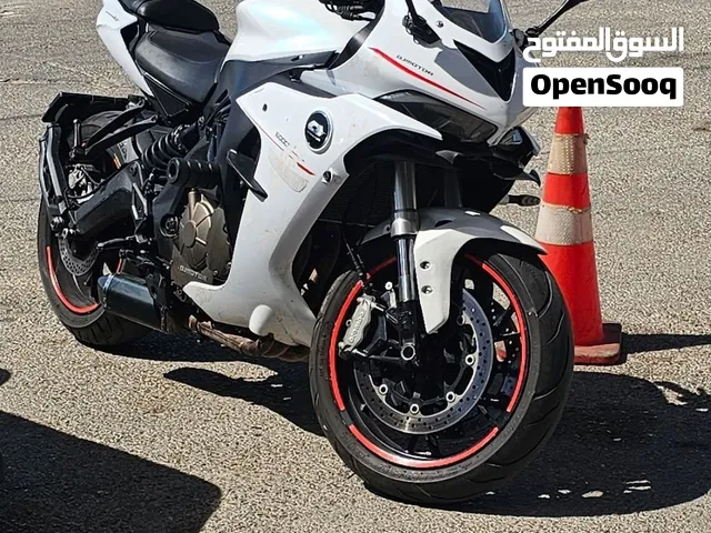 qjmotor 600rr دراجة نارية رياضية مستعملة موديل 2022 من QJmotor بمحرك 600 سي سي 4 سلندر