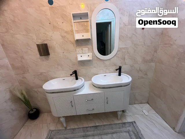 مغسلة يد حوظين نظيفه شبه جديده