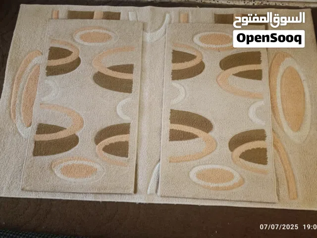 فراش مستعمل بيع مستعجل للبيع 3 قطع  وحدا  كبيره  وثنين صغار المقاس:1.80×1.16 هذا الكبيرة/ 1.00×0.6