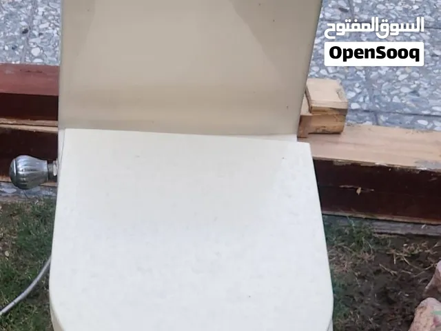 مقعد غربي نظيف