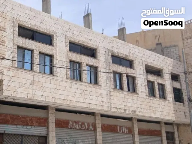 محلات للإيجار في موقع استراتيجي ، على شارع عرض 26 شارع تجاري ، يوجد خدمات ممتازة