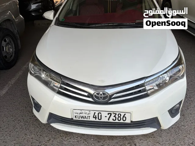 Used 2015 Toyota Corolla GLI Sedan with Daytime Running Lights and Sunroof - GCC Specs