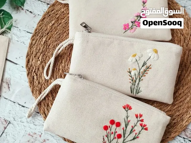 ديكورات  مصنوعة يدوية تطريز مصنوعة  من الخيوط