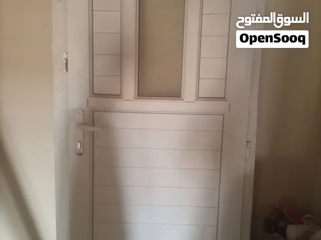 باب بي في سي للبيع