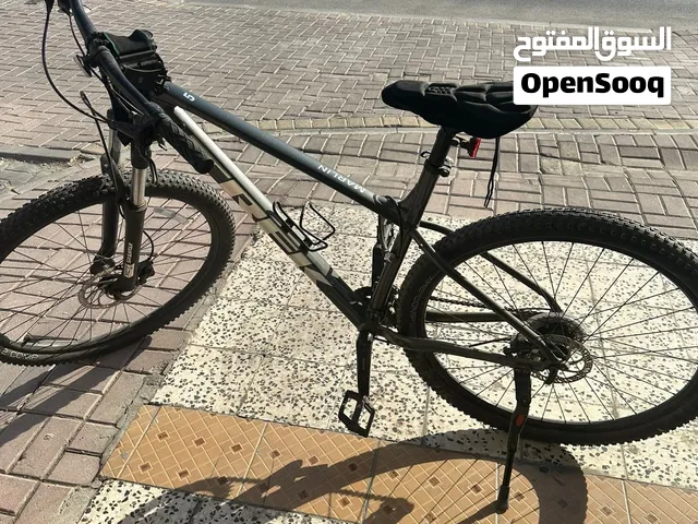 للبيع trek marlin جبلية موديل 2022 مقاس Xl 29 إنش فرامل هيدروليك جيرات shimano قوية مناسبة للرياضيين
