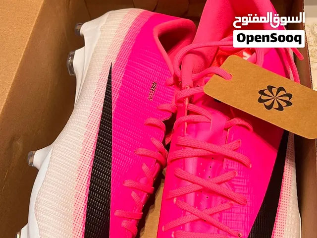 جوتي كرة قدم نايك