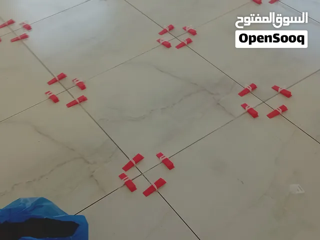 فني سراميك ورخام تركيب جميع انواع البورسلا وتكسير حمامات ومطابخ وارضيات وتركيب بلاط علي بلاط وتركيب