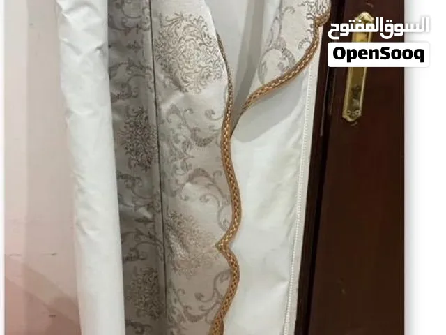 ستائر رول   اثنين حاله جيدة.  اشبيلة