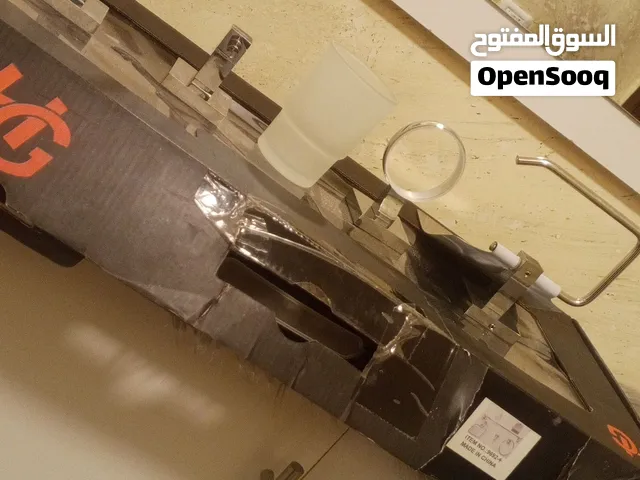 طقم اكسسوار حمام باللون الفضي كواليتي ممتاز من اربع قطع علبه ب 15 دينار