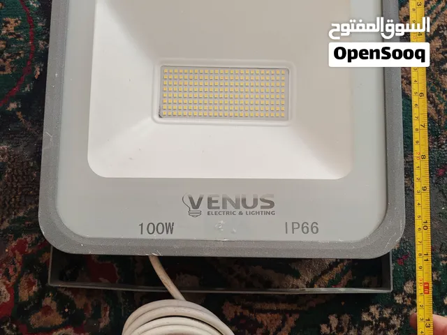 كشاف ليد 100 واط فينوس مطري حجم كبير بحالة ممتازة للبيع بسعر 8 دنانير عنوان عمان الهاشمي الشمالي