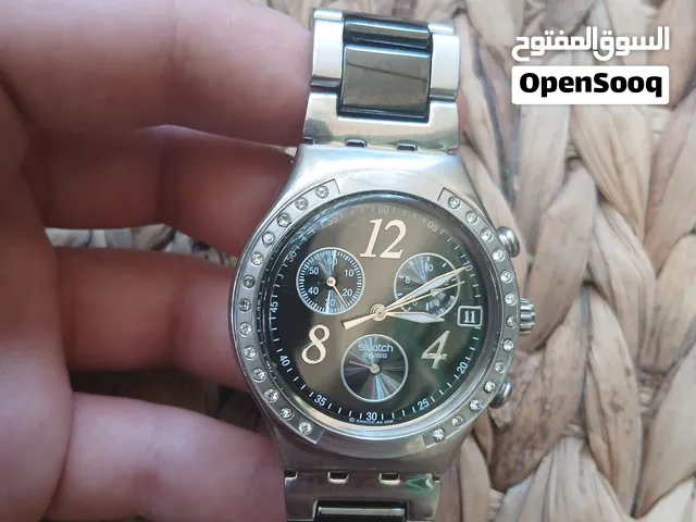 ساعة من نوع Swatch Irony Chrono Dreamnight تعمل بشكل جيد و ياتي معها حافظة