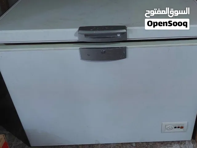 فريز مستعمل للبيع فقط بيه ليك داخلي