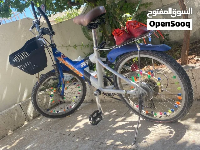 بسكليت ياباني اصلي استخدام خفيف جدا نادر ما اطلع في ومعدل وبوت اديداس كوبا اصلي صار صغير .شوف الوصف