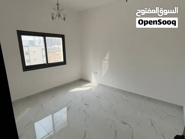 للإيجار غرفة وصالة بالعامرة قرب شارع محمد بن زايد  ثاني ساكن