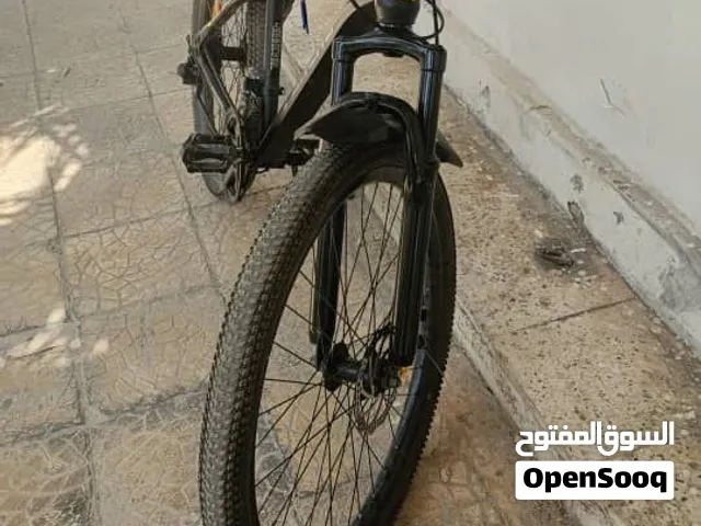 دراجتك الهوائية من ماركة FSHENG، وهي تنتمي إلى فئة الدراجات الجبلية (Mountain