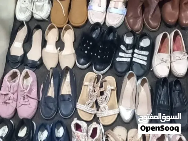 احذيه جزمات شتويه وبوات رياضيه .وصنادل شبه جديد وجديد ومستعمل للبيع