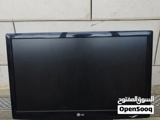 شاشة LG 24 بوصة - شغال 100% مع شوية خدوش بسيطة جداً، ومع سلك