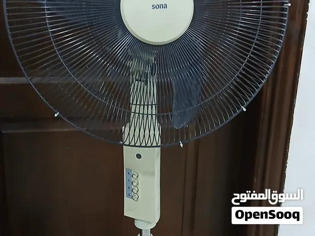 للبيع مروحة ستاند عمودية من ماركة Sona المعروفة بقوة أداؤها واعتماديتها16 بوصة القدرة 70 واط ب18د